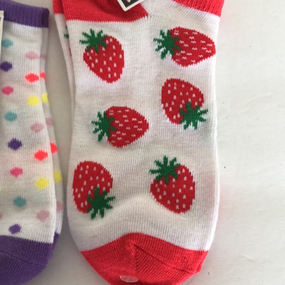 WEST LOOP SET OF TWO PATTERNED ANKLE SOCKS NWT - Picture 4 of 8